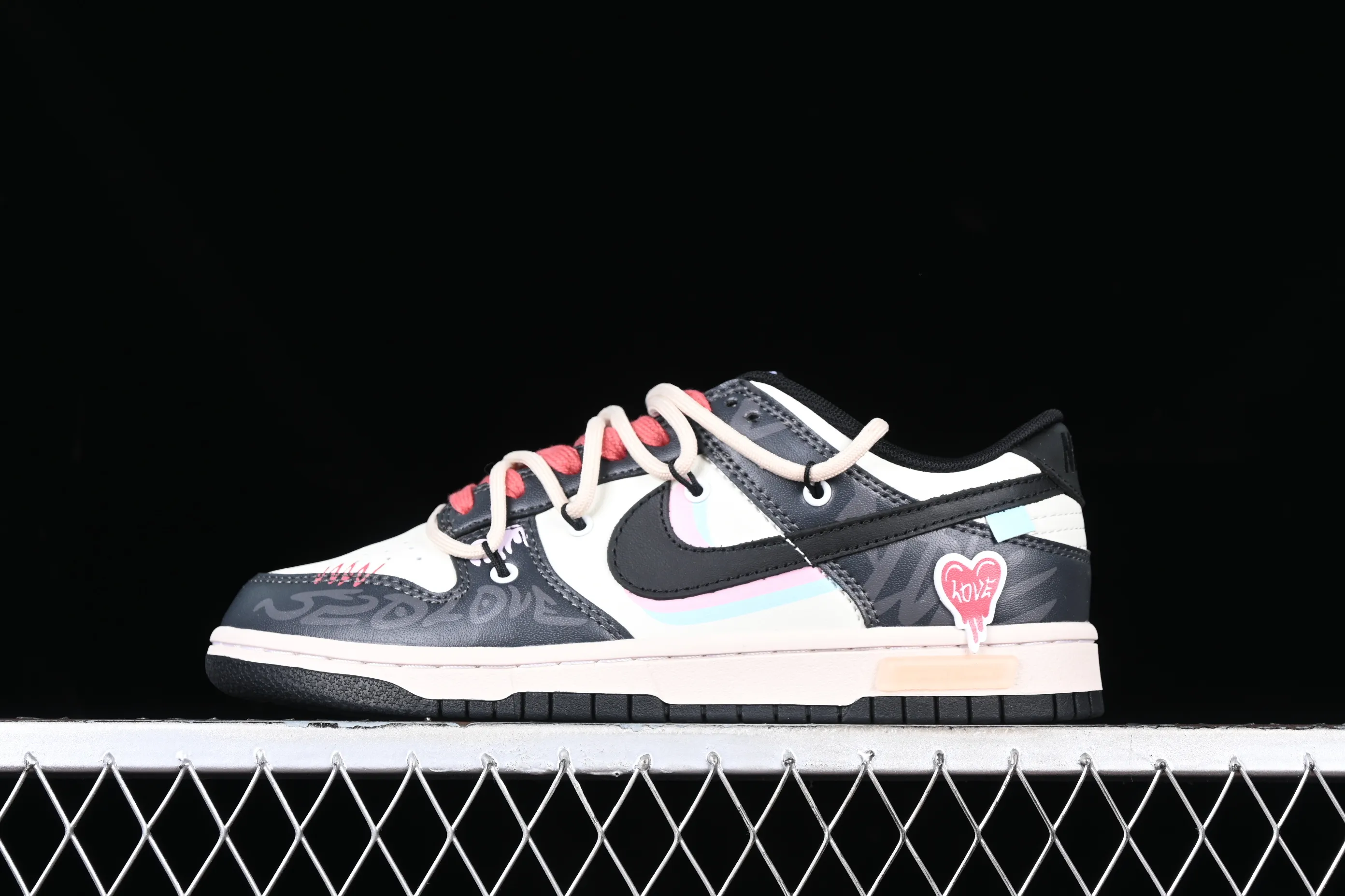All Categories Nk SB Dunk Series Nk SB Dunk Low Low-top sneakers Nk Dunk Low Panda Prank Psychedelic Love Panda Distressed SB strap low-top casual sneakers DD1391-100
